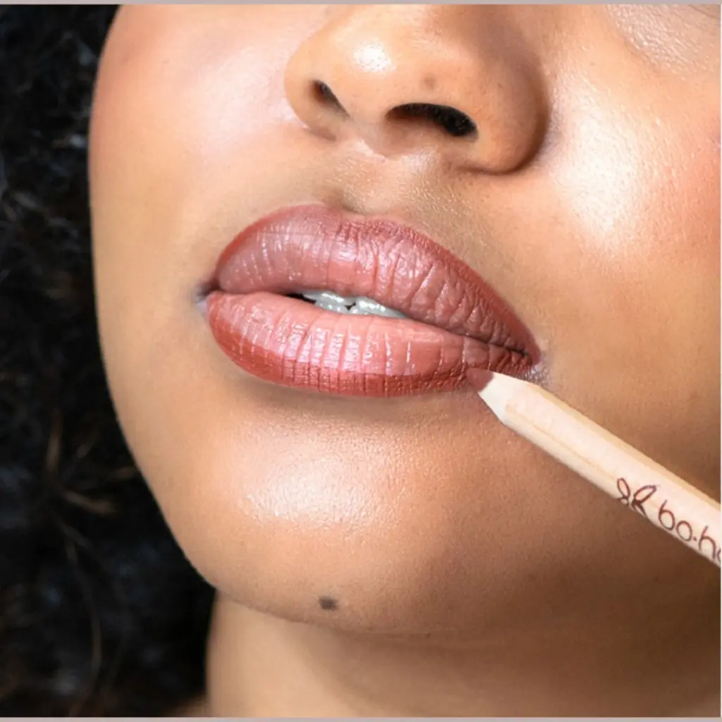 Lapiz-de-Labios-boho-green-makeup